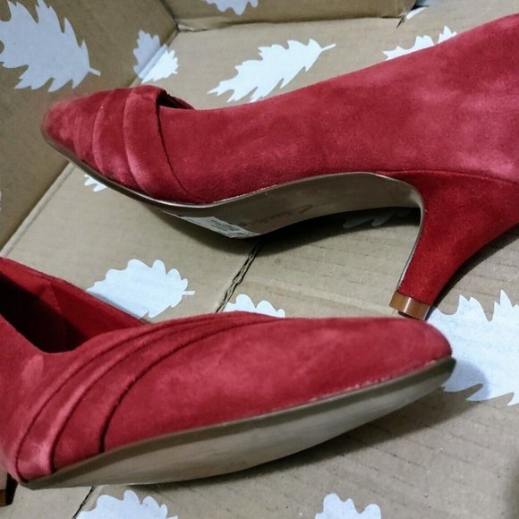 Collections by Clarks Linvale Grand Red Suede Pump Pointed 6.5 ~ New without Box - Picture 2 of 12